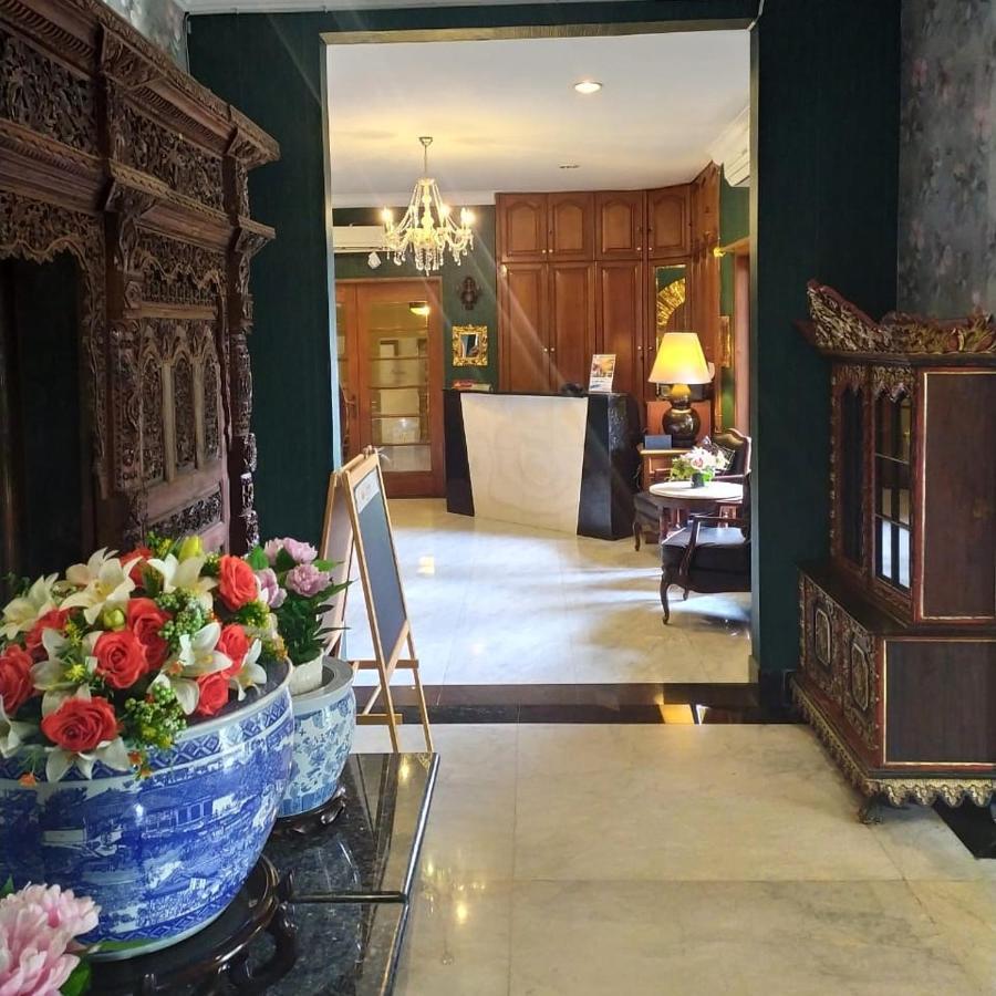 Arimbi Pejaten Suites Jacarta Exterior foto