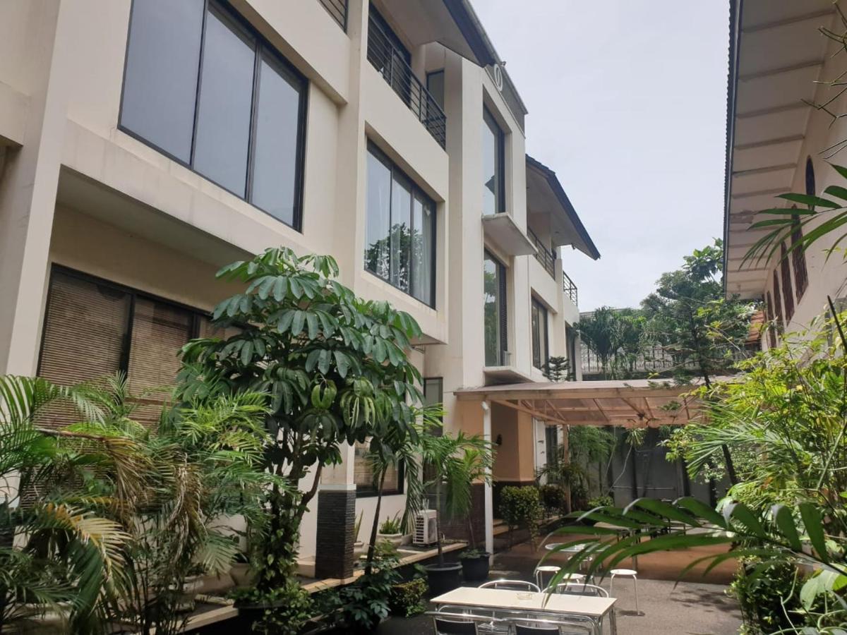 Arimbi Pejaten Suites Jacarta Exterior foto
