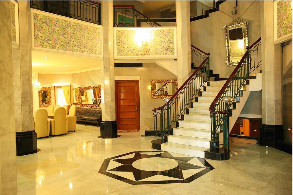 Arimbi Pejaten Suites Jacarta Exterior foto