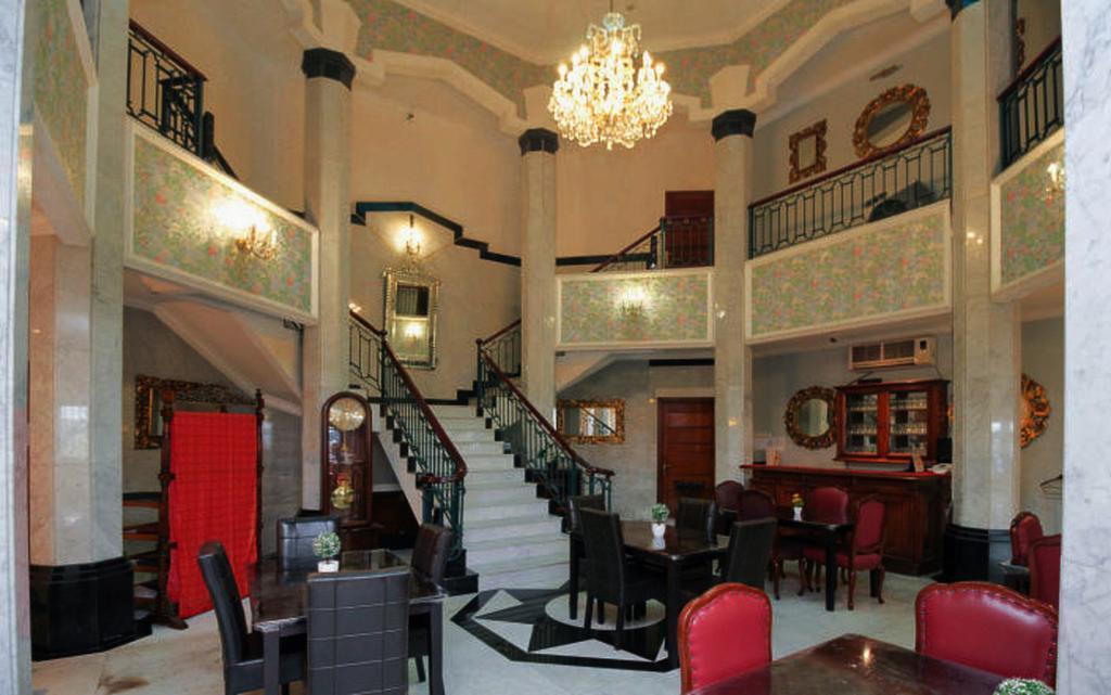 Arimbi Pejaten Suites Jacarta Exterior foto