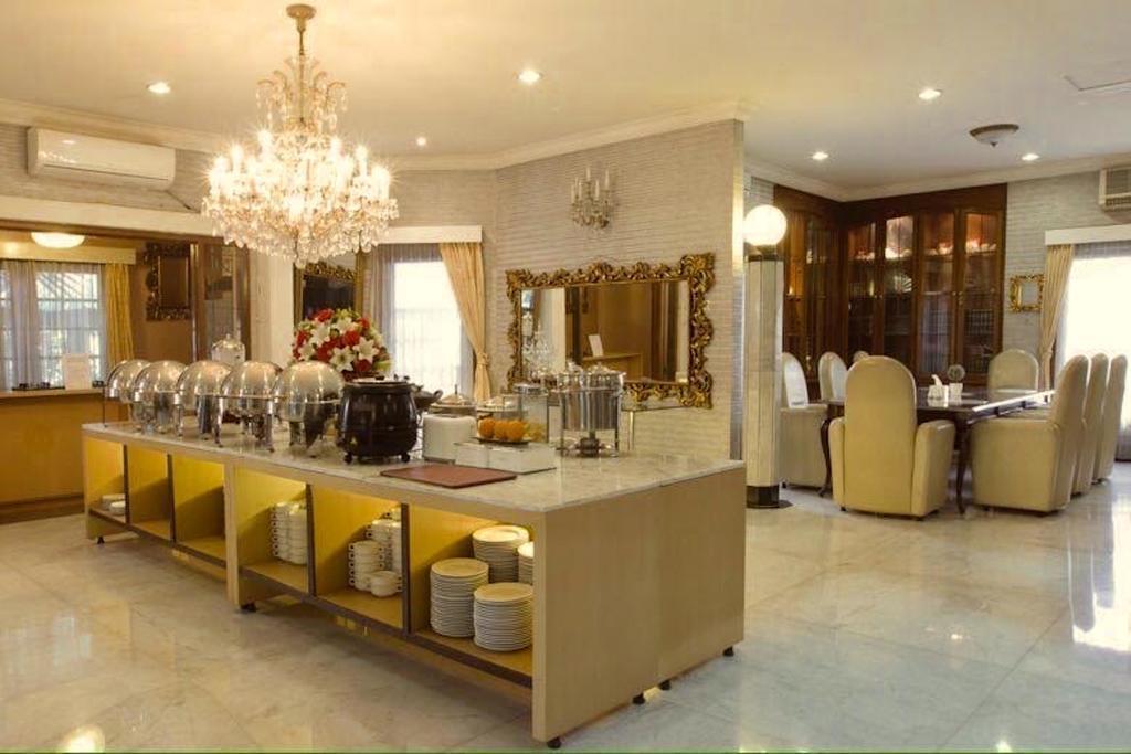 Arimbi Pejaten Suites Jacarta Exterior foto