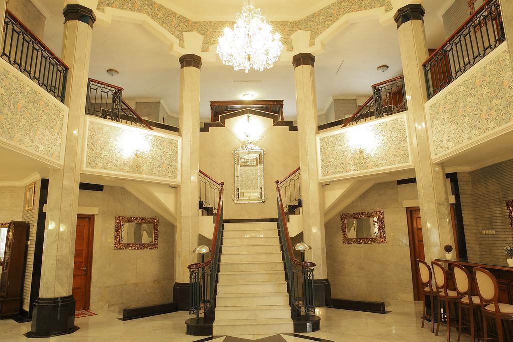 Arimbi Pejaten Suites Jacarta Exterior foto