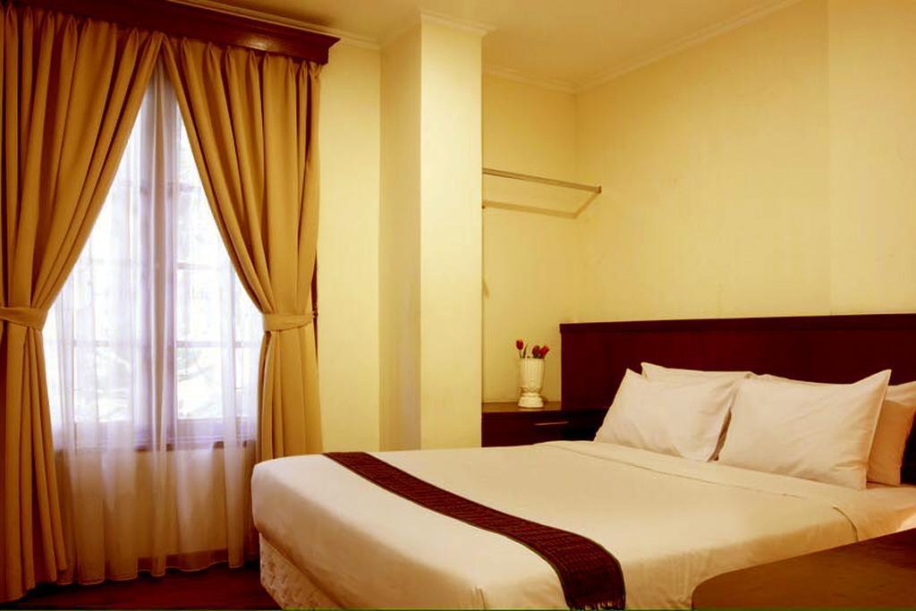 Arimbi Pejaten Suites Jacarta Exterior foto