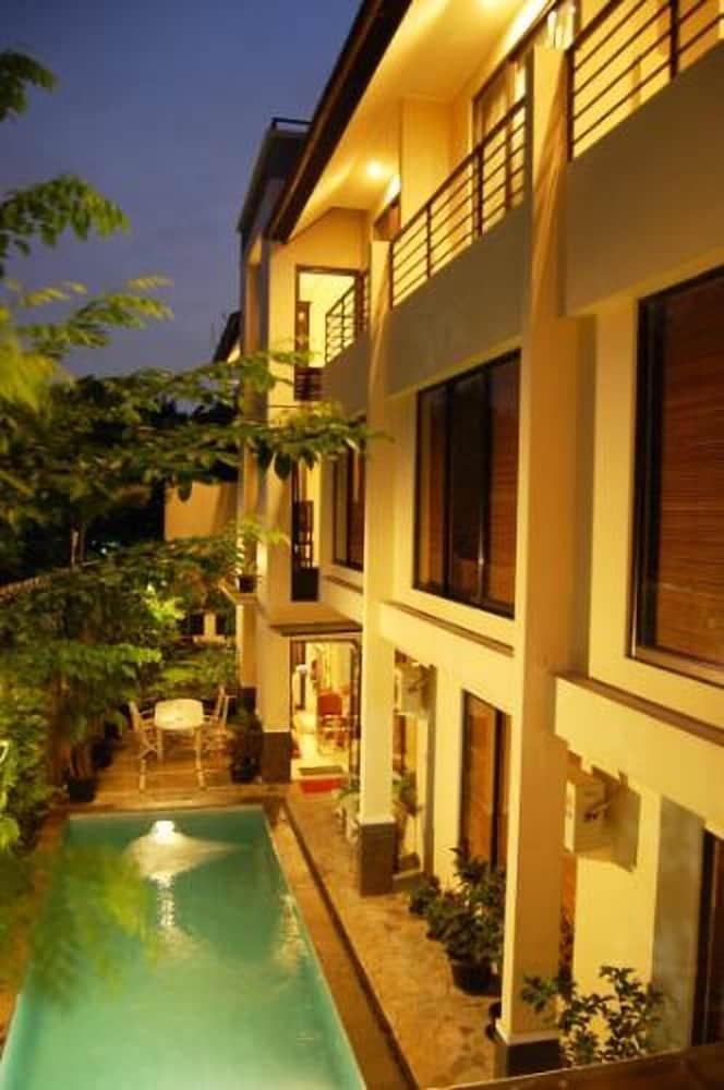 Arimbi Pejaten Suites Jacarta Exterior foto