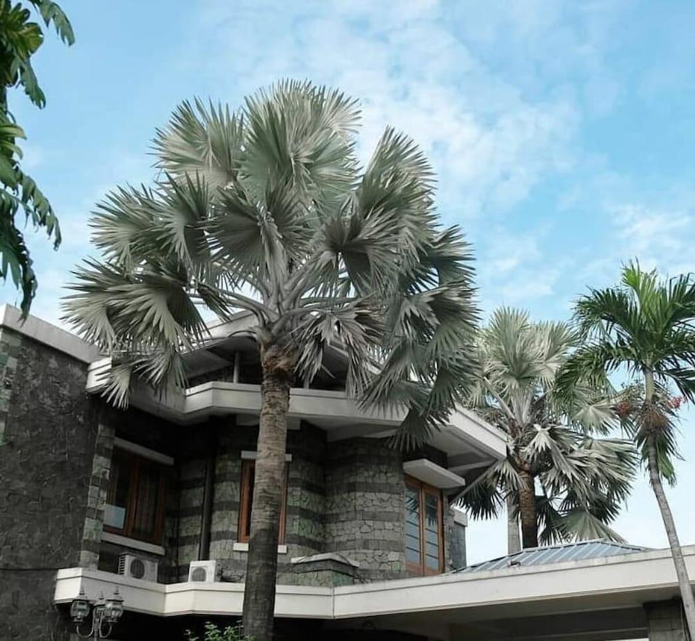 Arimbi Pejaten Suites Jacarta Exterior foto
