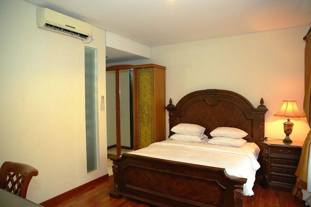 Arimbi Pejaten Suites Jacarta Exterior foto