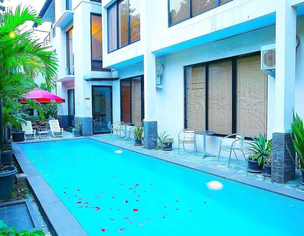 Arimbi Pejaten Suites Jacarta Exterior foto