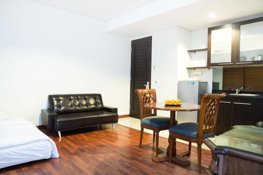 Arimbi Pejaten Suites Jacarta Exterior foto