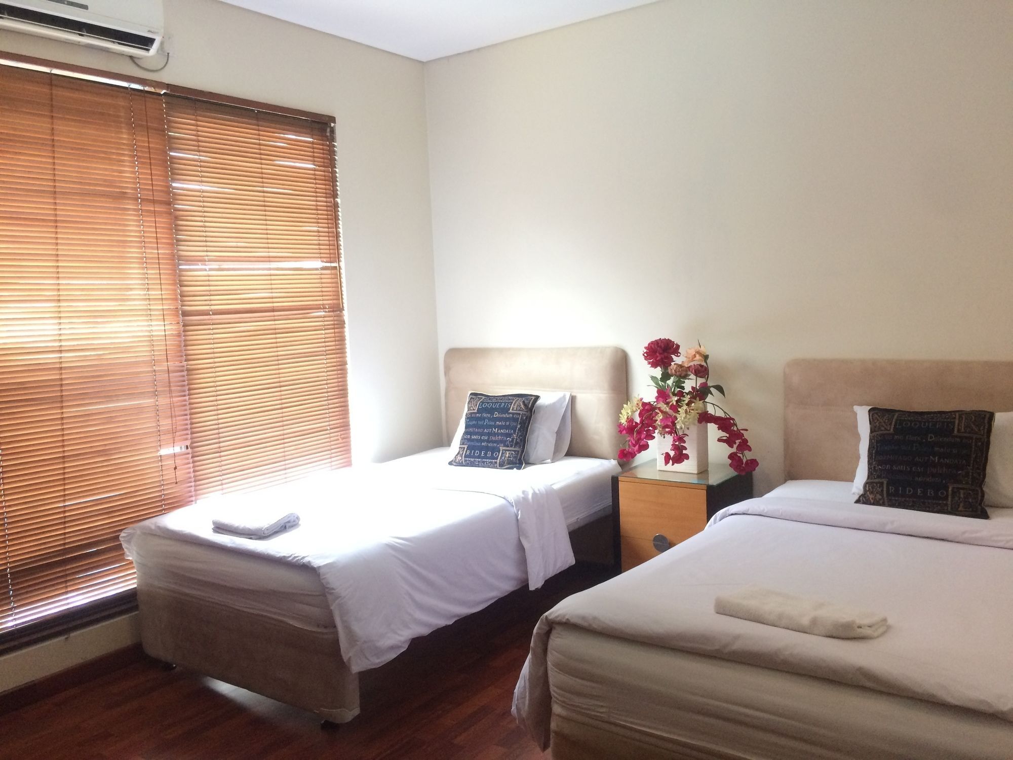 Arimbi Pejaten Suites Jacarta Exterior foto