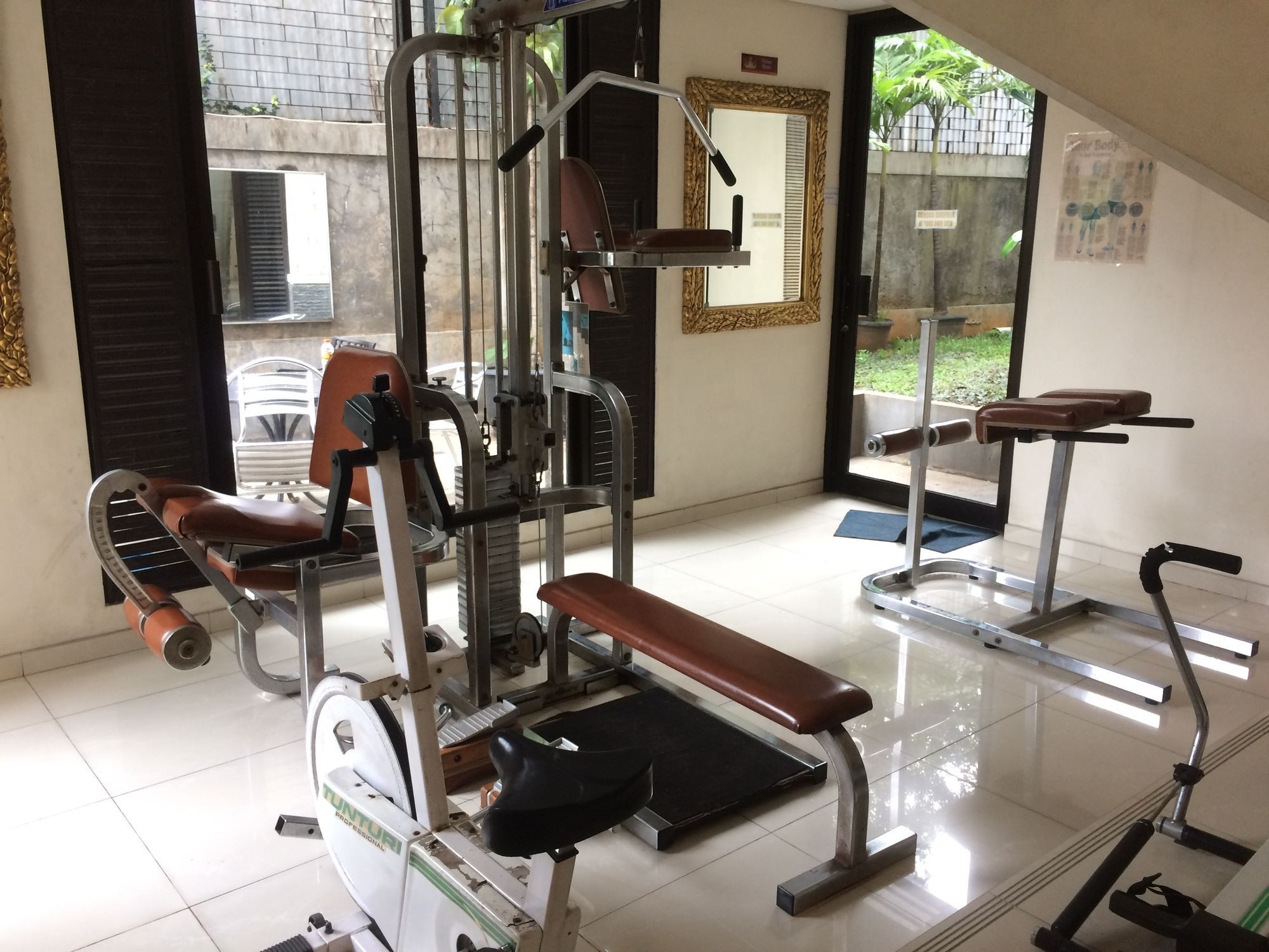 Arimbi Pejaten Suites Jacarta Exterior foto