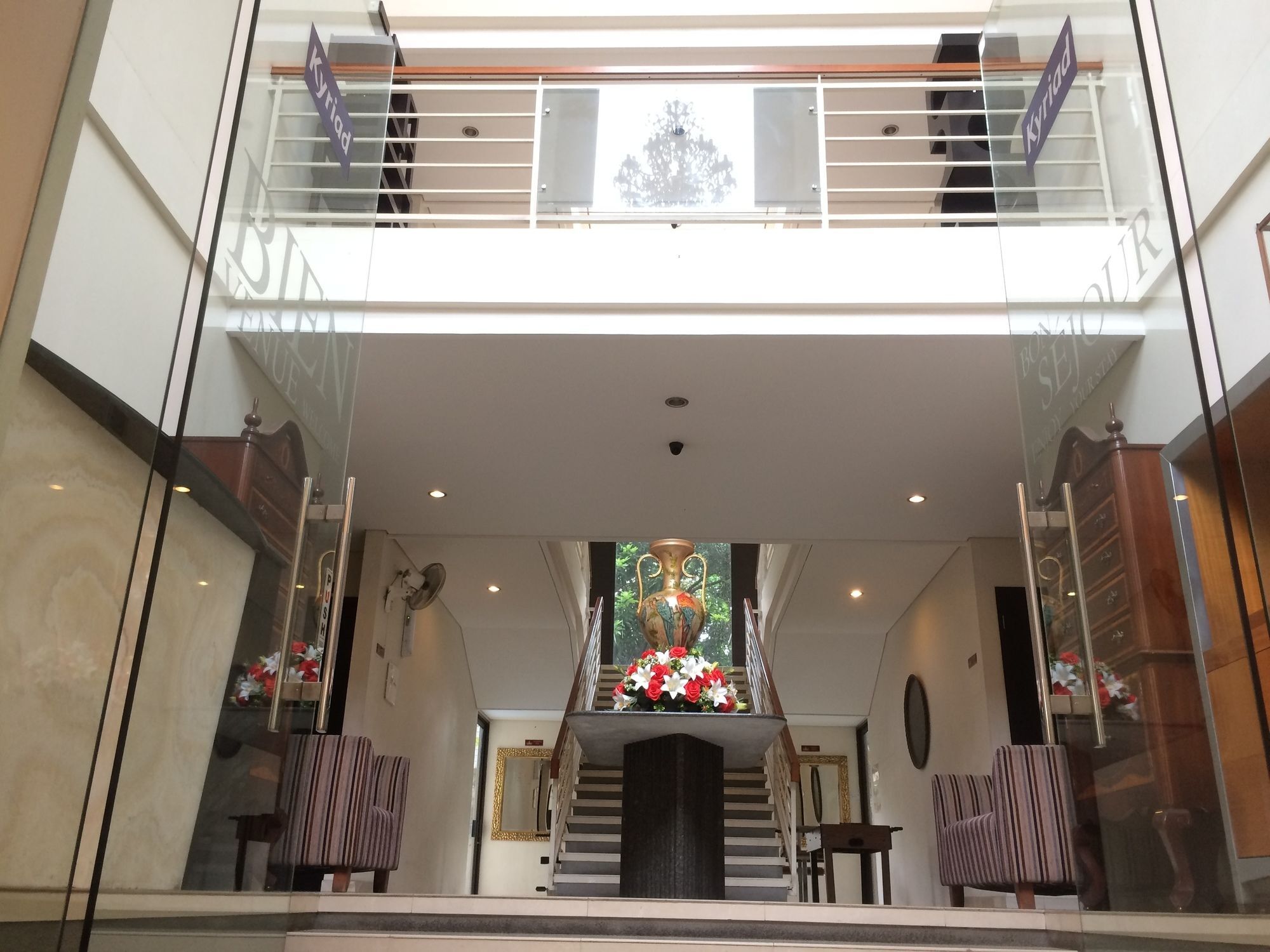 Arimbi Pejaten Suites Jacarta Exterior foto