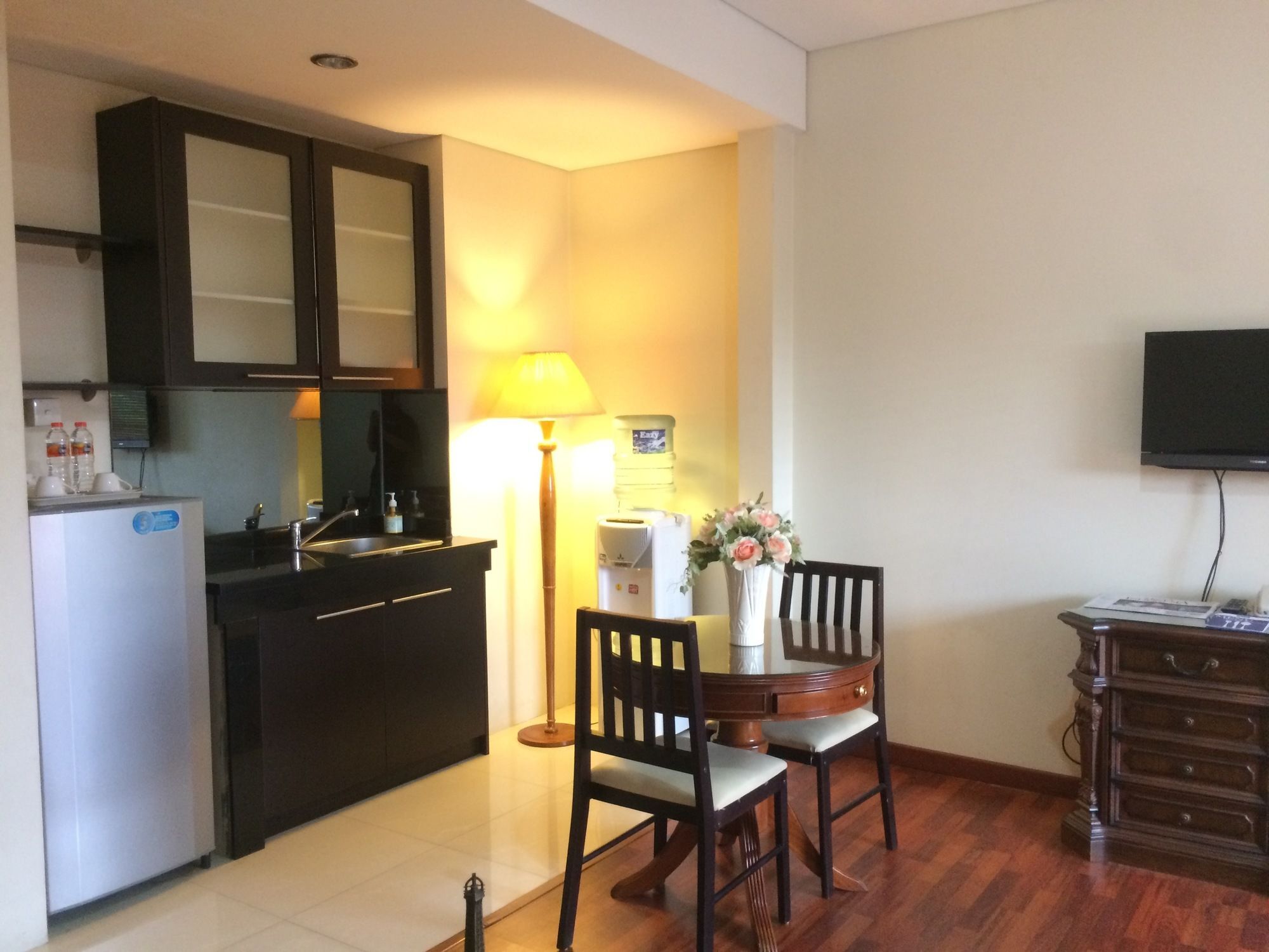 Arimbi Pejaten Suites Jacarta Exterior foto