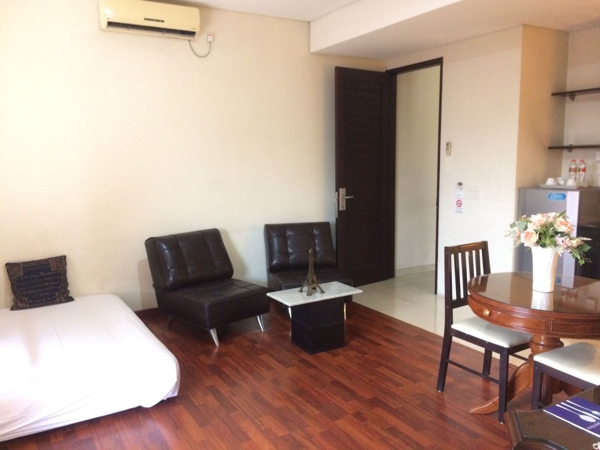 Arimbi Pejaten Suites Jacarta Exterior foto